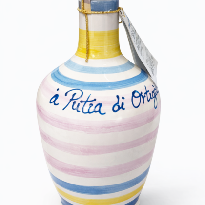 Bottiglie in ceramica con olio di Cassaro